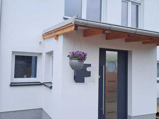Geschmackvolle 5-Zimmer-Wohnung mit Balkon und Einbauküche in Hannover