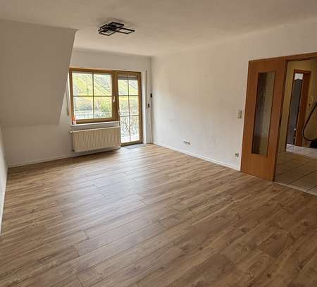 Schöne 4,5-Zimmer-Wohnung mit Balkon in Briedel