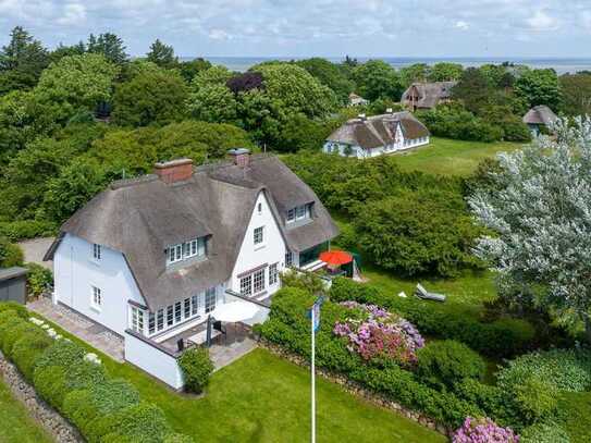 Charmantes reetgedecktes Mittelhausteil unweit der Braderuper Heide