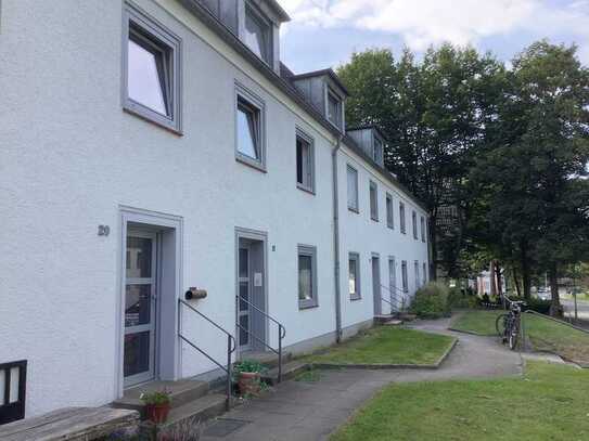 Hier fühlen Sie sich wohl: ansprechende sanierte 2-Zimmer-Wohnung Erdgeschoss Wohnung mit Terrasse.