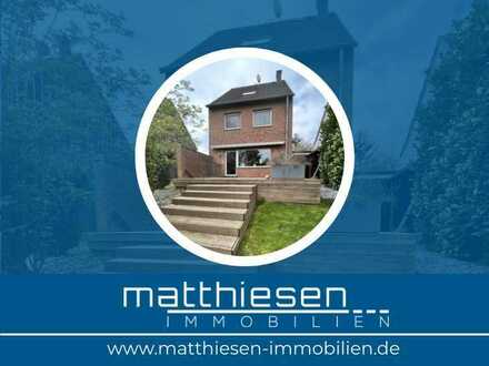 Freistehendes Einfamilienhaus mit großem Garten in zentraler Lage in Mönchengladbach