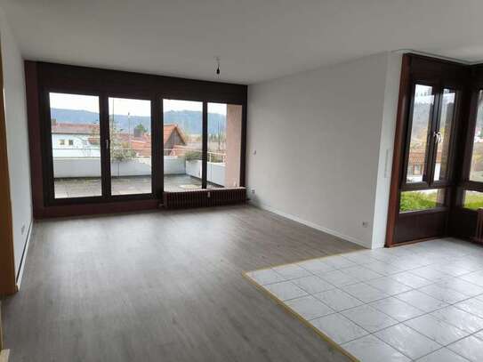 Komfortable 3,5 Zimmer Erdgeschosswohnung auf 92m² mit Garage
und großem Balkon