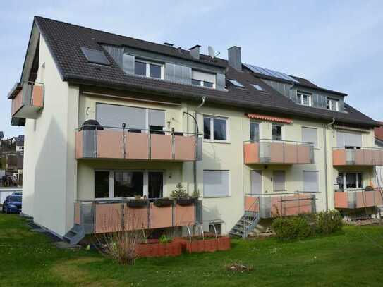 Exklusive, modernisierte 3-Raum-EG-Wohnung mit Balkon und Einbauküche in Weissach