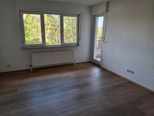 Schöne 2-Zimmer-Wohnung mit EBK und Balkon