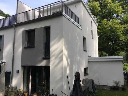 Wohldorf-Ohlstedter Wohnidylle - komfortables, modernes Reihenendhaus mit grosser Süddachterrasse