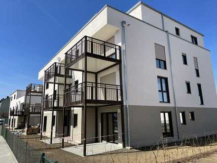 Neuwertige 2-Zimmer-Wohnung mit Terrasse, Garten, Tiefgarage und EBK in Neutraubling