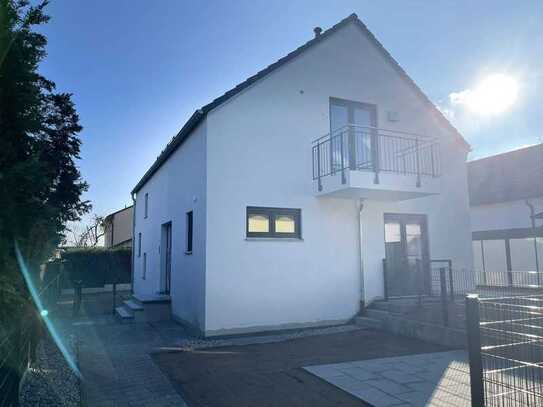 Neubau - freistehendes Einfamilienhaus mit Carport