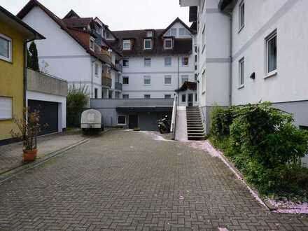 Gepflegte 2-Zimmer-Wohnung mit Balkon und 2 Garagenstellplätzen in Wiesloch