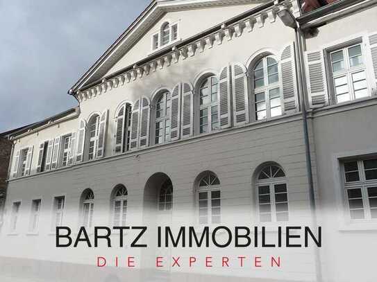 Repräsentative Büro-/ Praxisfläche mit Stellplätzen in frequentierter Lage von Neustadt - Stadt