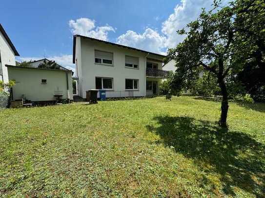 Zweifamilienhaus mit großzügigem Garten und Garage in Hanau-Kesselstadt