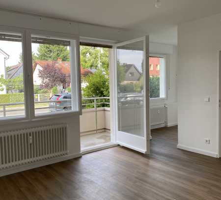 Modernisiert, 1 Zimmer mit Balkon, Einbauküche und Wannenbad