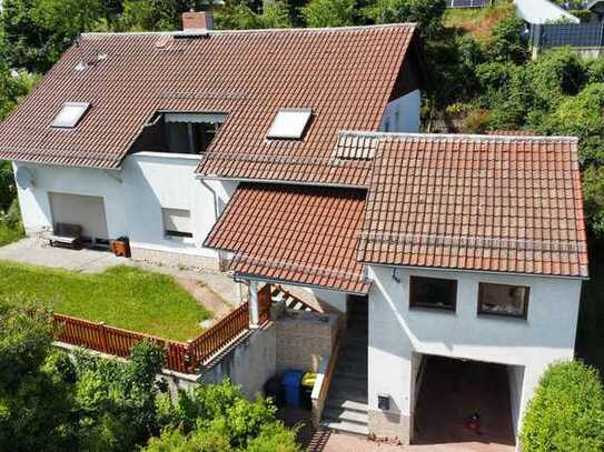 Solides Einfamilienhaus mit Garage und Garten