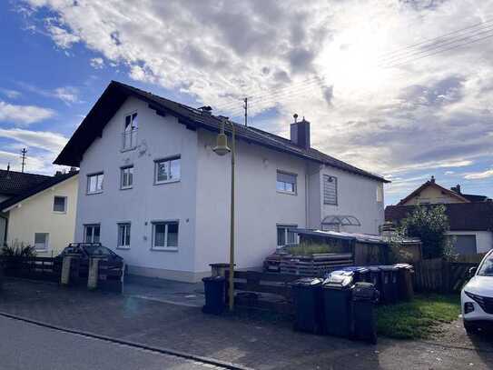 Vermietete, geräumige 3 Zimmer Wohnung im 1. Obergeschoss mit Garten