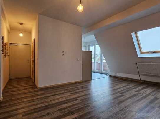 Neue Dachgeschosswohnung mit Balkon