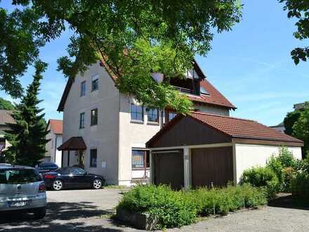 3,5-Zimmer-Wohnung mit Garage, EBK und Balkon!