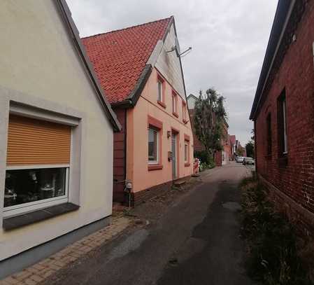 Haus-Altbestand (200 qm) + Genehmigung für weiteren Hausbau