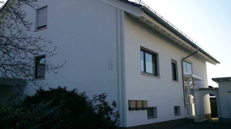                                                               Helle 4-Zimmer-DG-Wohnung mit gro&szlig;em S&uuml;dbalkon, neuem Bad &amp; Carport in ruhiger&hellip;                                                       in Hüttenberg (Lahn-Dill-Kreis)