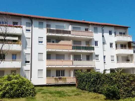 renovierte, geräumige 2 Raumwohnung mit Balkon und Tiefgaragenstellplatz zu vermieten