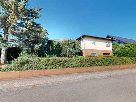 Schöner Winkelbungalow mit Garage auf großem Grundstück zum Kauf in Waldlaubersheim