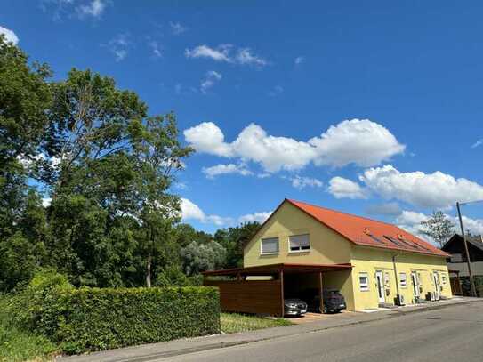 Große Wohnung über 3 Etagen im Reihenhaus-Stil mit Garten