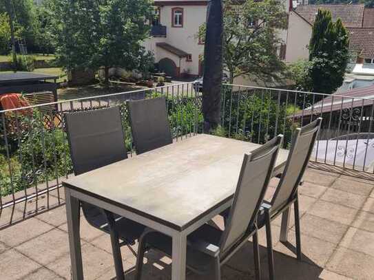 Ansprechende und gepflegte 4-Zimmer-Wohnung mit Balkon in Neckargerach