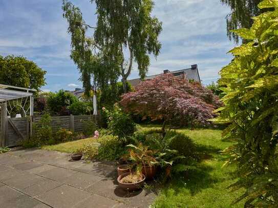 Schönes Reiheneckhaus mit wundervollem Garten und Garage in K-Widdersdorf