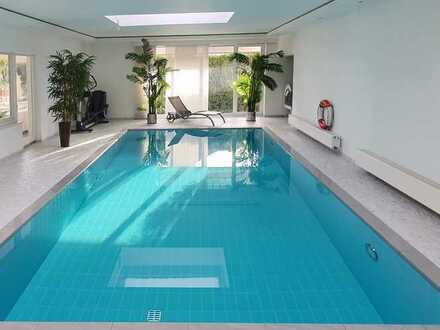 Großzügiger Design-Bungalow mit Indoor-Pool für Wohnen & Gewerbe | PROVISIONSFREI