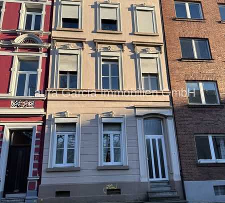 Studenten WG! Teil möblierte Zi.- Wohnung mit Küche(EBK)/Diele/Bad(Badewanne)/Diele, Innenhof und Ke