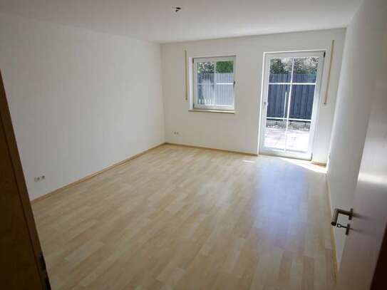 Helle 3-Zimmer-EG-Wohnung mit Sonnenterrasse und Garage