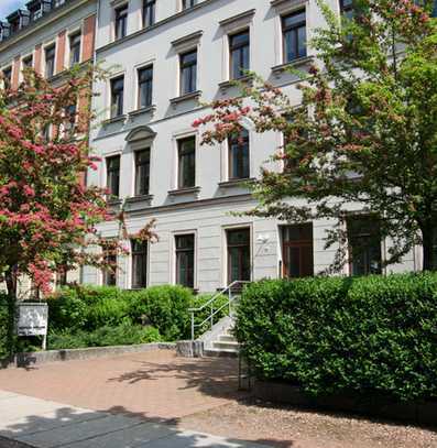 Dachgeschosswohnung mit Balkon und grünem Innenhof - neues Bad und neue Böden