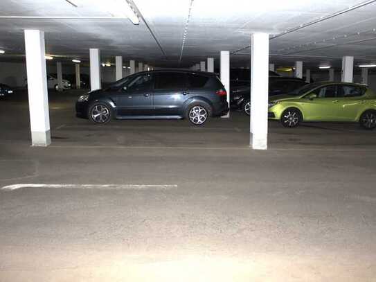 Nie wieder Parkplatz suchen - Stellplatz in der Tiefgarage zu vermieten!