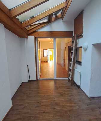 Schöne Altbau-Wohnung mit renoviertem Bad und eigenem Keller