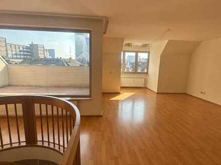 helle 5 Zimmer Maisonette-Wohnung mit 2 Balkonen und Küche