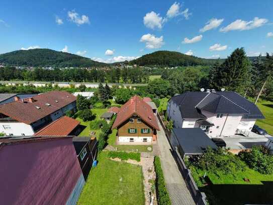 Für Holzblock-Haus Liebhaber: Einfamilienhaus mit evtl. Einliegerwohnung