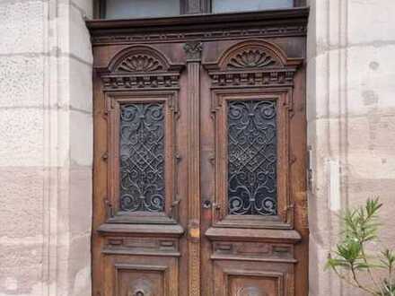 Denkmalgeschütztes Wohn- und Geschäftshaus 
mit Rückgebäude ...
