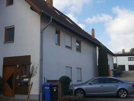 Gepflegte Maisonette-Wohnung mit vier Zimmern und Balkon in Grünstadt