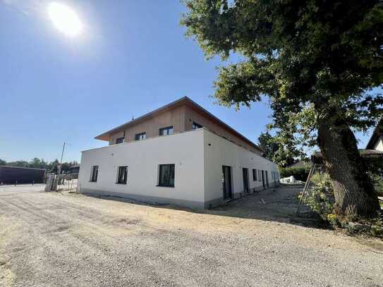 Wohnen mit Stil: 2-Zimmer-Wohnung mit Terrasse und Gartenanteil