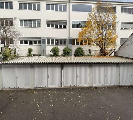 Gepflegte 4-Zimmer-Wohnung mit Balkon und EBK in Stuttgart