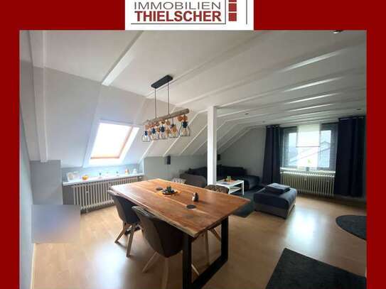 Lichtdurchflutete 3 Zimmer Dachgeschosswohnung mit Stellplatz und kleinen Außenbereich