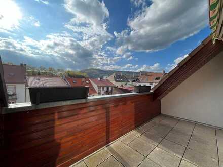 RESERVIERT!!! 

Helle Maisonette-Wohnung mit 4 Zimmern, Einbauküche und zwei Balkonen