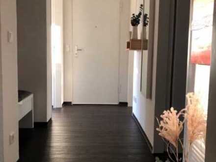 Geschmackvolle 3-Raum-EG-Wohnung mit Balkon und EBK in Amberg