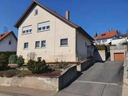 Ein wunderschönes, massives & großzügiges Haus, mit tollem Ausblick & TOP Extras freut sich auf Sie!