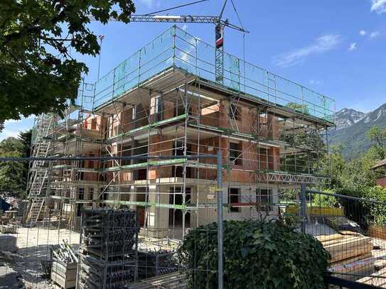 4-Zimmer-Terrassenwohnung mit großzügigem Garten.