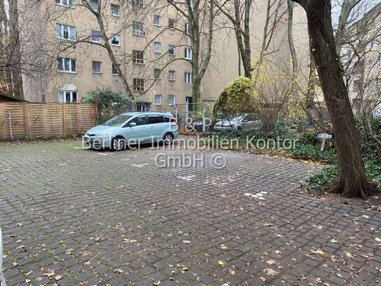 Sicherer Stellplatz mit E-Ladesäule zu vermieten. Pfalzburger Str. 26B