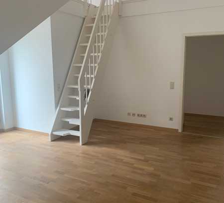 helle 3,5 Zimmer Maisonette mit Galerie und kleiner Dachterrasse