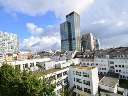 Über den Dächern von Düsseldorf ! Top 5-Zi-DG-Luxus-City-Wohnung mit herrlichem Parkblick !