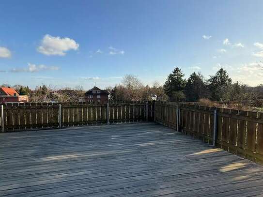 Wunderschöne Wohnung in zentraler Lage von Stelle - Riesen Dachterrasse + Ausbaufähiges DG