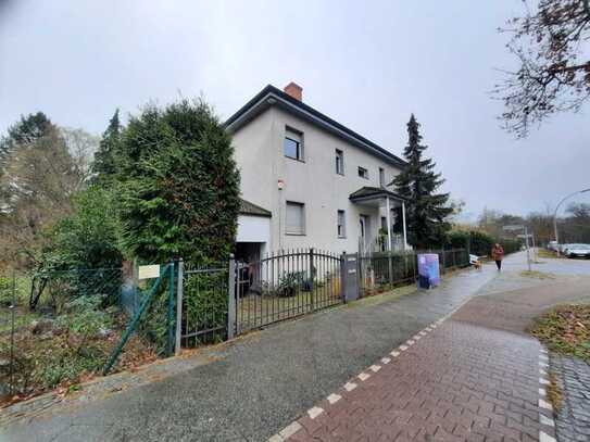 2 Familienhaus mit Garten. Ideal für Familien, mit Ausbaureserve im Dachboden.