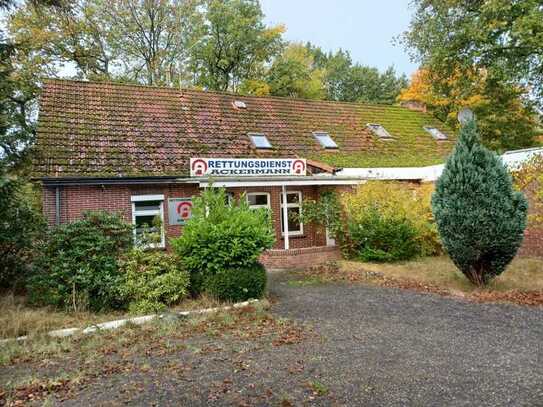 Bieterverfahren: Ehem. Rettungswache mit Hallenkomplex, separatem Wohnhaus und Landwirtschafts