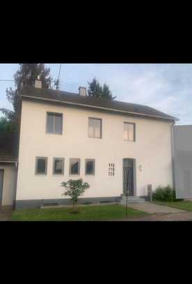 Lebach, moderne Doppelhaushälfe, renoviert, 6 ZKB, Garten, Garage